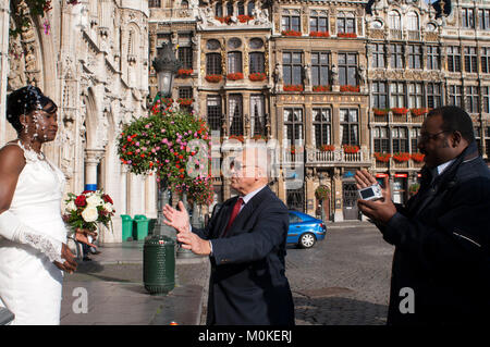 Nozze in Bruxelles Town Hall (Hotel de Ville o Hôtel de Ville de Bruxelles), Grote Markt (Grand Place), Bruxelles, Belgio Foto Stock