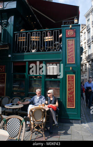 Molti bar e ristoranti a la Place Saint Gery (Saint Gery Square) centro storico di Bruxelles. Foto Stock