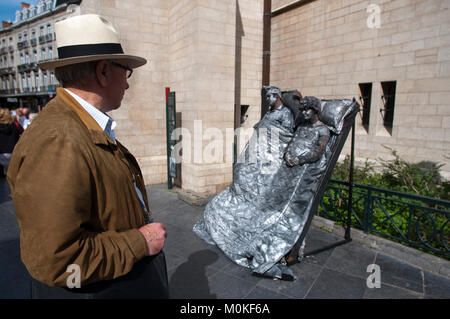 Statue viventi nel centro storico di Bruxelles. Foto Stock