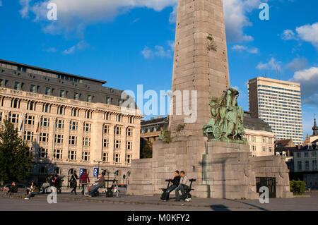 Poelaert square, il quartiere Marolles, Bruxelles, Belgio. In piazza Poelaert trovare un monumento dello scultore Charles Sargeant Jagger eretto nel 1923. Foto Stock