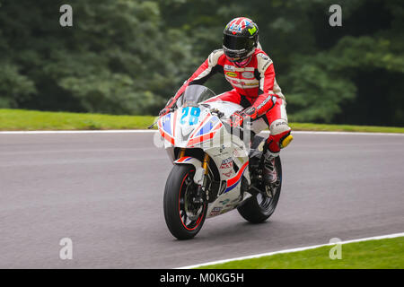 Bradley Ray avvicinando la forcina durante il British Supersport gara di Cadwell Park, vicino a Louth, Lincolnshire Foto Stock