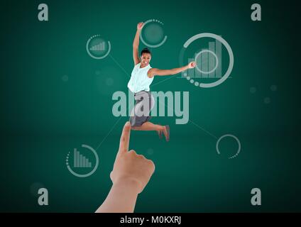 Mano scegliendo un business donna su sfondo verde con grafico Foto Stock