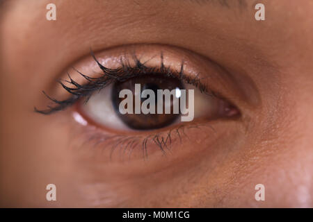 Extreme Close-up foto della donna africana's Eye Foto Stock