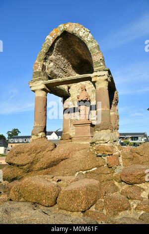 Francia,Cotes d'Armor,Perros Guirec,Ploumanac'h,Costa di Granito Rosa (Côte de Granit Rose),l'oratorio di San Guirec sul Saint Guirec beach Foto Stock