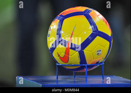 Torino, Italia. Il 22 gennaio, 2018. Durante la serie di una partita di calcio tra Juventus e Genoa CFC a Allianz Stadium il 22 gennaio, 2018 a Torino, Italia. Credito: FABIO PETROSINO/Alamy Live News Foto Stock