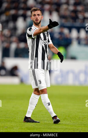 Torino, Italia. Il 22 gennaio, 2018. Il 22 gennaio 2018, Allianz Stadium, Torino, Italia; di calcio della Serie A, Juventus contro Genova; Miralem Pjanic della Juventus Credito: Giampiero Sposito/Alamy Live News Foto Stock