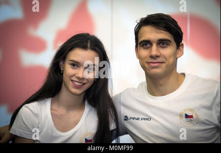 Ceco pattinatori di figura R-L Martin Bidar e Anna Duskova rappresentano per i fotografi in Praga Repubblica Ceca, Martedì, 23 gennaio 2018. (CTK foto/Katerina Sulova) Foto Stock