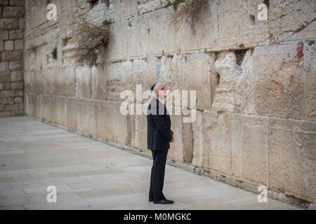 Gerusalemme. 23 gen 2018. Stati Uniti Vice Presidente Mike Pence visiti il Muro Occidentale di Gerusalemme la città vecchia, il 23 gennaio, 2018. Credito: JINI/Xinhua/Alamy Live News Foto Stock