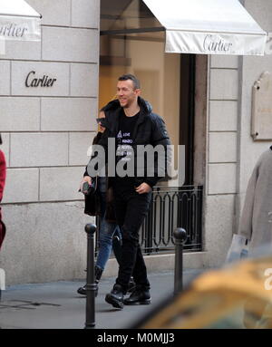 Milano, 23 gen 2018.Ivan Perisic e moglie Josipa nel centro Ivan Perisic, il riscontro dell'Inter e della nazionale di Croazia, arriva nel centro di fare un po' di shopping. Credit: Indipendente Photo Agency Srl/Alamy Live News Foto Stock