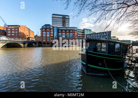 Glassboat Brasserie floating sala da pranzo su Welsh Back. Bristol, Regno Unito Foto Stock