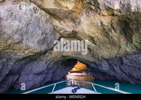 Grotte di calcare in Algarve, PORTOGALLO Foto Stock