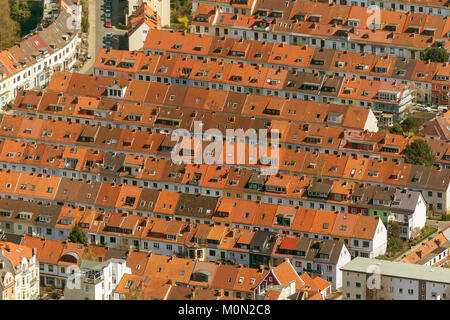 Fila di case nel quartiere Findorff, tenements, appartamenti, tetti di tegole rosse, attici vista aerea, fotografie aeree di Bremen, Bremen, Germania, Eur Foto Stock