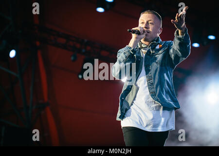 La American duo hip-hop Macklemore & Ryan Lewis esegue un concerto dal vivo presso il Danish music festival Roskilde Festival 2016. Qui rapper e cantante Macklemore è visto dal vivo sul palco. Danimarca, 30/06 2016. Foto Stock