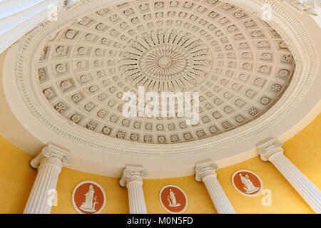 Pushkin, San Pietroburgo, Russia - 20 Settembre 2015: Dome di rutunda servita come entrata di agata camere di bagno freddo pavilion di Catherine park. Il p Foto Stock