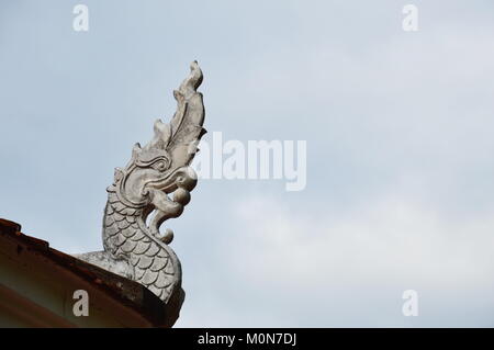 Gable apice in un antico tempio buddista Foto Stock