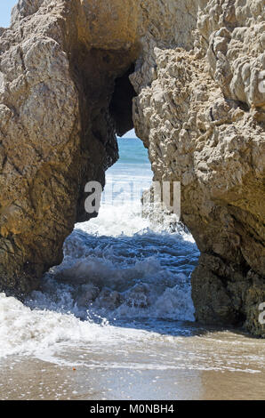 Formazioni geologiche a El Matador State Beach, Malibu, California. Foto Stock