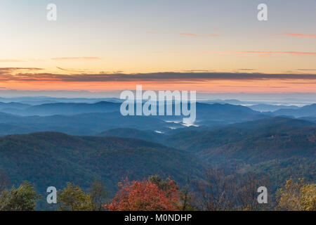 Thunderhill si affacciano su Blue Ridge Parkway nei pressi di Blowing Rock, North Carolina. Foto Stock