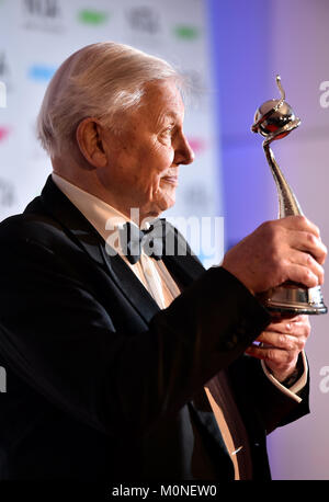 Sir David Attenborough con questo anno di Impact Award per il pianeta blu 2 presso il National Television Awards 2018 tenutasi presso l'O2 Arena, Londra. Stampa foto di associazione. Picture Data: martedì 23 gennaio, 2018. Vedere PA storia SHOWBIZ NTAs. Foto di credito dovrebbe leggere: Matt STANLEY A. CROSSICK/PA FILO Foto Stock