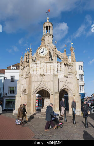 Chichester Cross o Market Cross, uno storico monumento Caen Stone nel centro della città di Chichester, West Sussex, Inghilterra, Regno Unito. Foto Stock