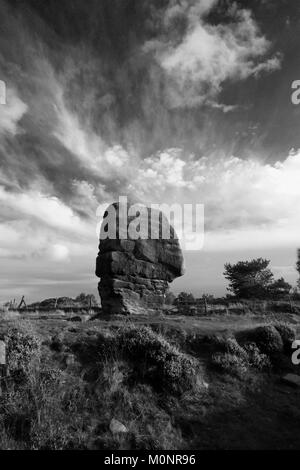 La pietra di sughero, Stanton Moor, Parco Nazionale di Peak District, Derbyshire, England, Regno Unito Foto Stock