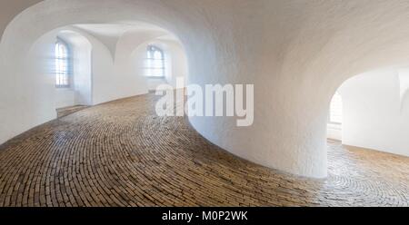 La Danimarca,Zelanda,Copenhagen,Latinerkvarteret (Quartiere Latino),la torre Rundetårn,scala a spirale Foto Stock