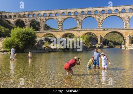 Francia,Gard,Vers-Pont-du-Gard,il Pont du Gard elencati come patrimonio mondiale dall UNESCO,grande sito di Francia,acquedotto romano del primo secolo che passi oltre il Gardon Foto Stock