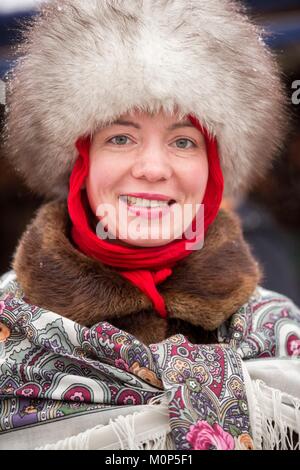 La Svezia,Lapponia,regione elencato come patrimonio mondiale dall UNESCO,Norrbotten County,Sami in costume tradizionale presso il mercato Sami fin dal XVII secolo in Jokkmokk Foto Stock