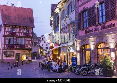 Francia,Haut Rhin,l'Alsazia strada del vino,Colmar,posto dell'Ancienne Douane Foto Stock