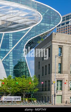 Corea del Sud,Seoul,Jung-gu district,Seoul City Hall,il nuovo Municipio evoca un tsunami di vetro e acciaio Foto Stock