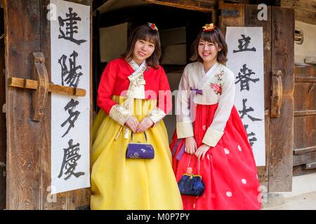 Corea del Sud,Seoul,Jongno-gu district,Museo Folcloristico Nazionale,visita con abito tradizionale Foto Stock