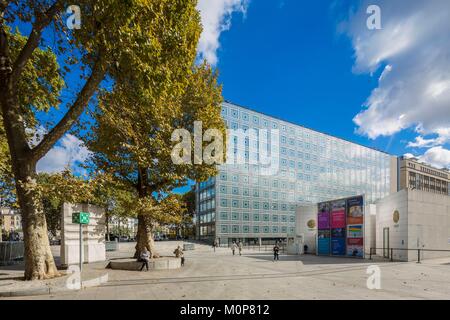 Francia,Parigi,Institut du Monde Arabe (IMA),progettato dagli architetti Jean Nouvel e Architecture-Studio Foto Stock