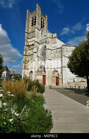 Francia,Yonne,Auxerre,Place Saint Pierre,Saint Pierre cattedrale,facciata ovest Foto Stock