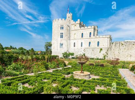 Francia,Pas-de-Calais,Condette,Hardelot castle,il castello del XIII secolo riprogettato in un palazzo del XIX secolo Foto Stock