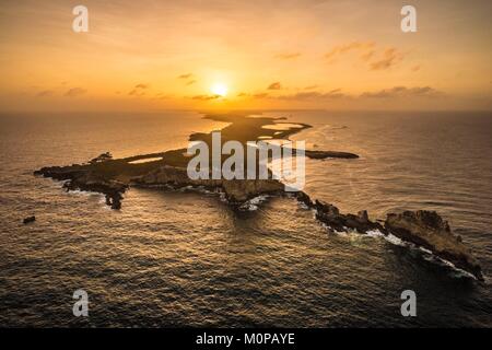 Francia,caraibi,Piccole Antille,Guadalupa,Grande-Terre,vista aerea della Pointe des Châteaux al tramonto (vista aerea) Foto Stock