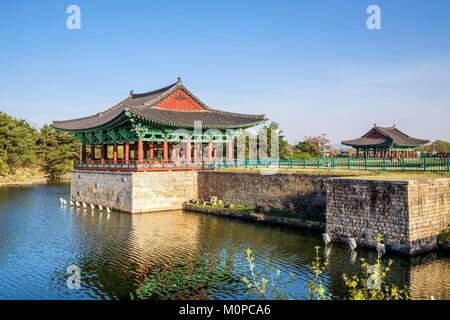 Corea del Sud,Nord Gyeongsang provincia,Gyeongju Parco Nazionale,Gyeongju,Gyeongju aree storiche (Patrimonio Mondiale dell'UNESCO),cintura Wolseong,Donggung Palace e Wolji Stagno (ex Anapji Stagno) Foto Stock