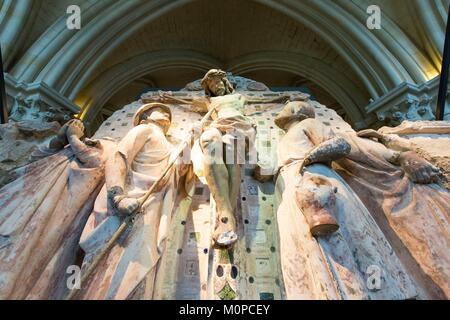 Francia,Cher,Bourges,la cattedrale di Saint Etienne elencati come patrimonio mondiale dall UNESCO,parti del Jube nella cripta,la crocifissione Foto Stock