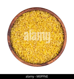 Bulgur isolati su sfondo bianco, vista dall'alto Foto Stock