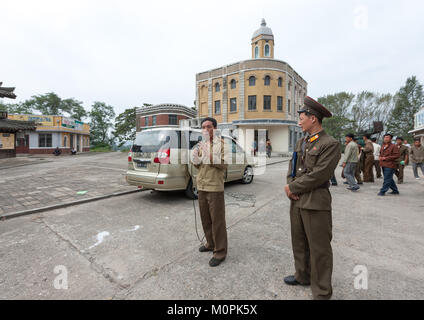 Nord coreano attori durante una ripresa dei filmati a Pyongyang film studios, Provincia di Pyongan, Pyongyang, Corea del Nord Foto Stock