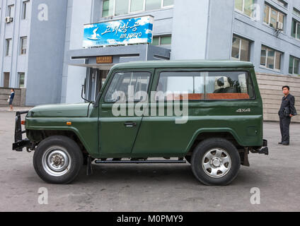 Old North Korean army jeep, Provincia di Pyongan, Pyongyang, Corea del Nord Foto Stock