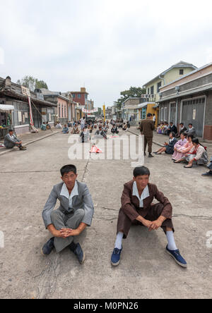 Nord coreano attori durante una ripresa dei filmati a Pyongyang film studios, Provincia di Pyongan, Pyongyang, Corea del Nord Foto Stock