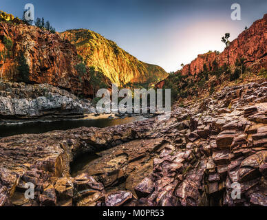 Sunrise over Ormiston Gorge di Australias nel Red Centre. Foto Stock