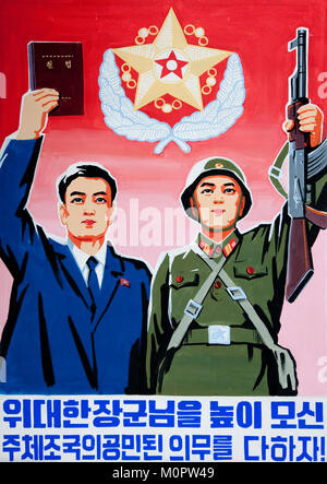 Corea del Nord la propaganda poster con un soldato e un uomo intellettuale sotto la bandiera del comandante supremo del popolo coreano army, Provincia di Pyongan, Pyongyang, Corea del Nord Foto Stock