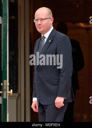 Bohuslav Sobotka, Primo Ministro della Repubblica ceca arriva per la cena di lavoro per i capi delle delegazioni presso la sicurezza nucleare Vertice sulla South Lawn della Casa Bianca di Washington, DC, giovedì 31 marzo, 2016. Credito: Ron Sachs / Pool via CNP/MediaPunch Foto Stock