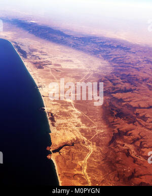 Una veduta aerea del litorale dell'Oman vicino la città di Salalah. Foto Stock