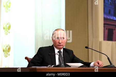 Mosca, Russia. 23 gen 2018. Il presidente russo Vladimir Putin durante un incontro che segna il 95º anniversario della Corte suprema russa Gennaio 23, 2018 a Mosca, in Russia. Credito: Planetpix/Alamy Live News Foto Stock