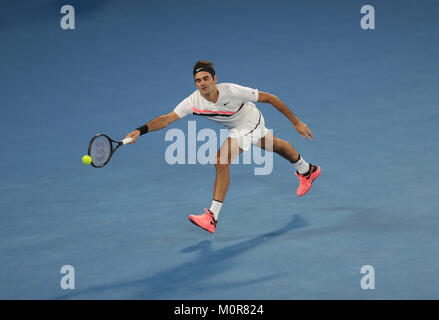 Melbourne, AustraliaSwiss giocatore di tennis Roger Federer è in azione durante il suo 1/4 partita finale presso l'Australian Open vs Czech giocatore di tennis Tomas BERDYCH il Jan 24, 2018 a Melbourne, Australia - ©Yan Lerval/Alamy Live News Foto Stock