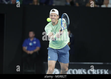 Melbourne, AustraliaSwiss giocatore di tennis Roger Federer è in azione durante il suo 1/4 partita finale presso l'Australian Open vs Czech giocatore di tennis Tomas BERDYCH il Jan 24, 2018 a Melbourne, Australia - ©Yan Lerval/Alamy Live News Foto Stock