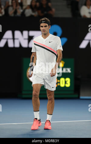 Melbourne, AustraliaSwiss giocatore di tennis Roger Federer è in azione durante il suo 1/4 partita finale presso l'Australian Open vs Czech giocatore di tennis Tomas BERDYCH il Jan 24, 2018 a Melbourne, Australia - ©Yan Lerval/Alamy Live News Foto Stock