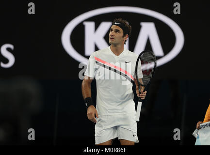 Melbourne, AustraliaSwiss giocatore di tennis Roger Federer è in azione durante il suo 1/4 partita finale presso l'Australian Open vs Czech giocatore di tennis Tomas BERDYCH il Jan 24, 2018 a Melbourne, Australia - ©Yan Lerval/Alamy Live News Foto Stock