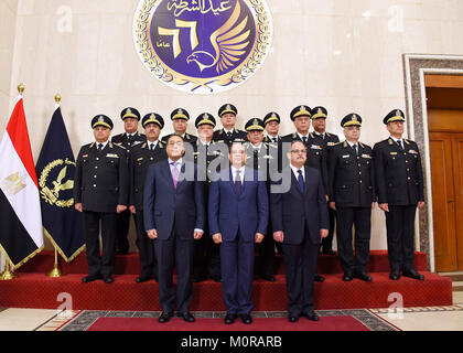 Il Cairo, Egitto. 24 gen 2018. Il Presidente egiziano Abdel Fattah al-Sisi partecipa in una celebrazione giornata di polizia, al Cairo, in Egitto, il 24 gennaio 2018 Credito: il Presidente egiziano Ufficio APA/images/ZUMA filo/Alamy Live News Foto Stock